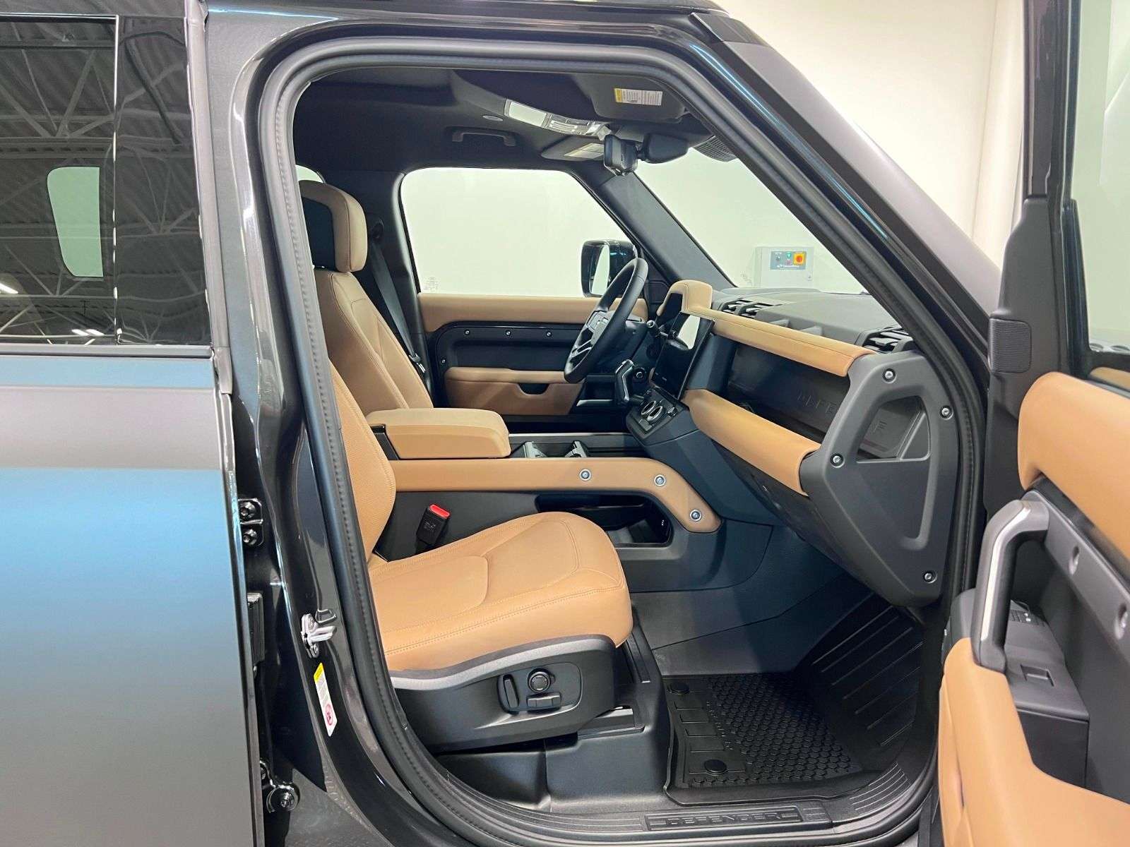 2026 Land Rover Defender 110 P400 X-DYNAMIC SE | FULL MATTE WRAP alt 5