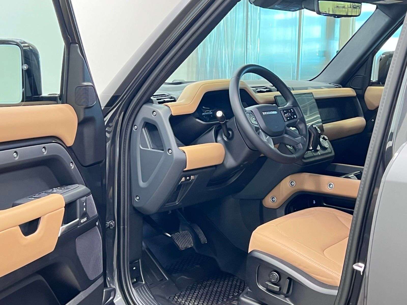 2026 Land Rover Defender 110 P400 X-DYNAMIC SE | FULL MATTE WRAP alt 4