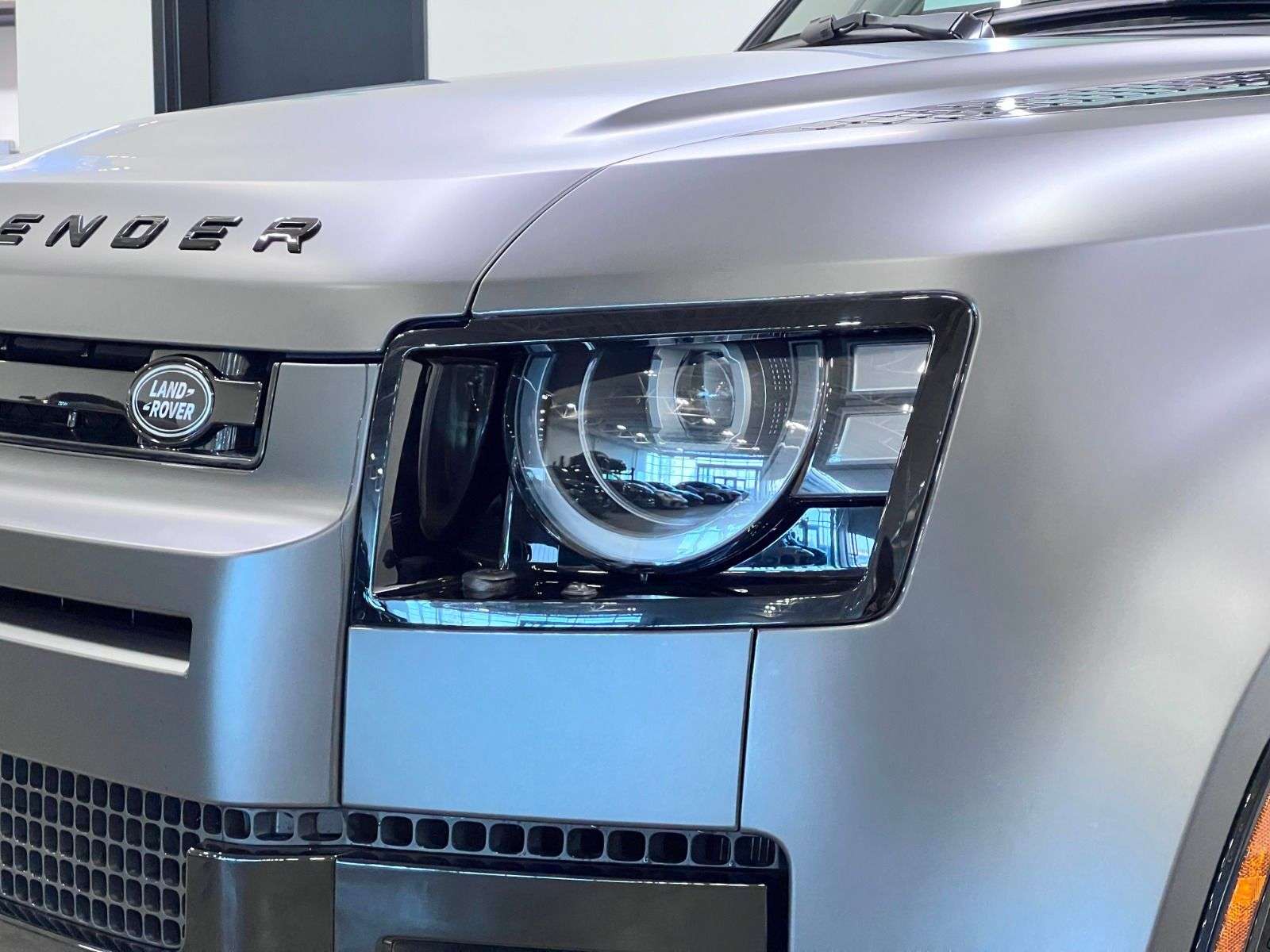 2026 Land Rover Defender 110 P400 X-DYNAMIC SE | FULL MATTE WRAP thumb 13