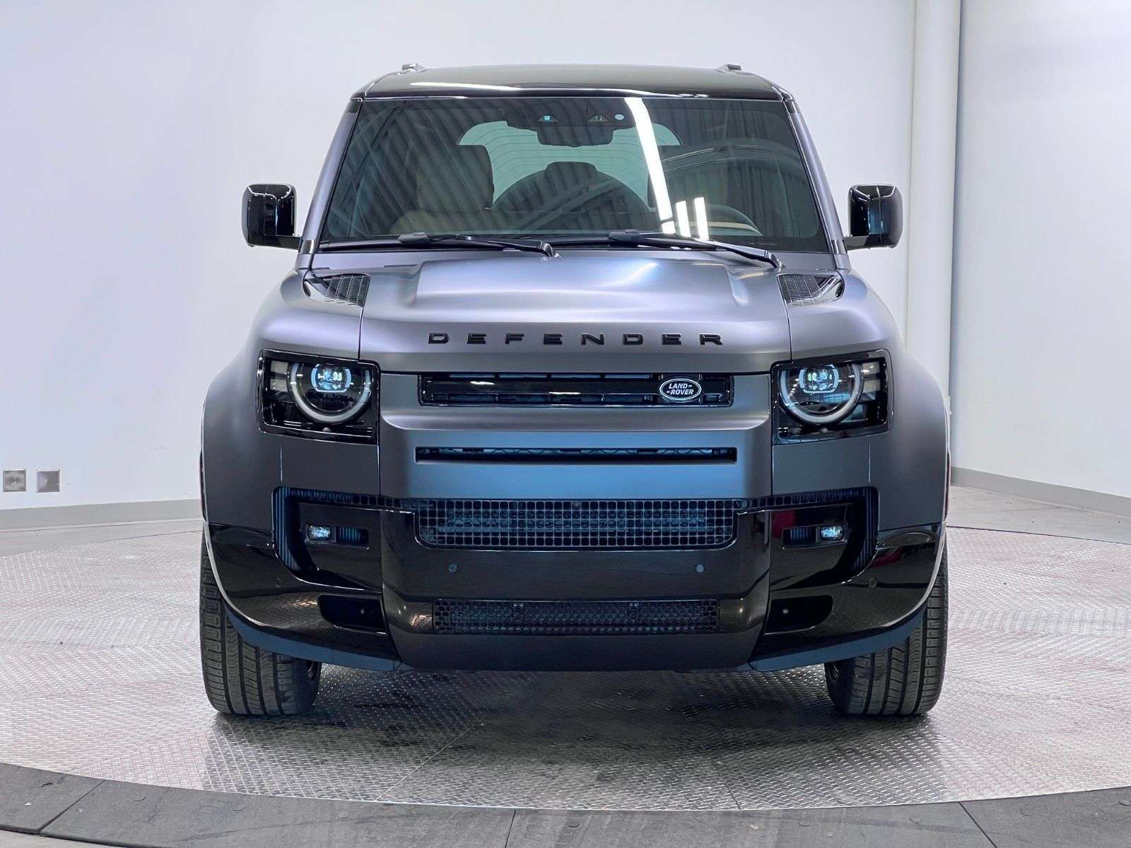 2026 Land Rover Defender 110 P400 X-DYNAMIC SE | FULL MATTE WRAP thumb 8