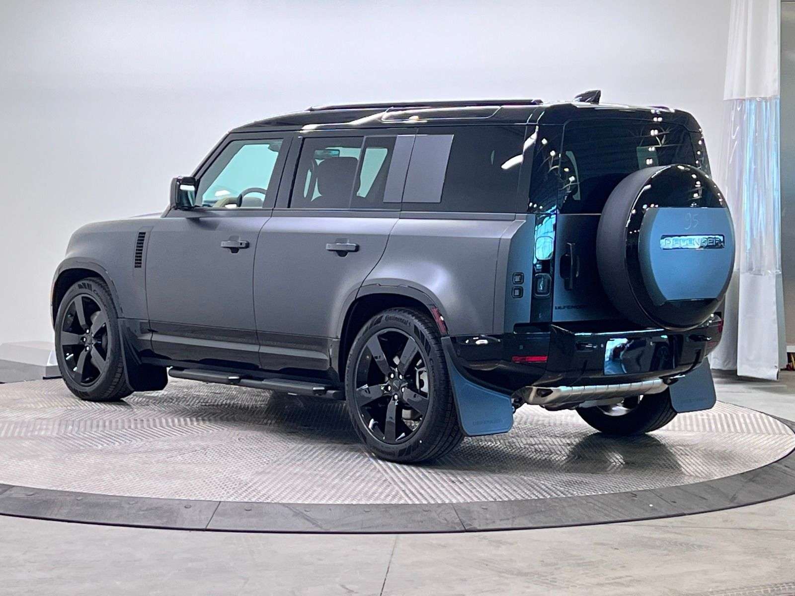 2026 Land Rover Defender 110 P400 X-DYNAMIC SE | FULL MATTE WRAP alt 3