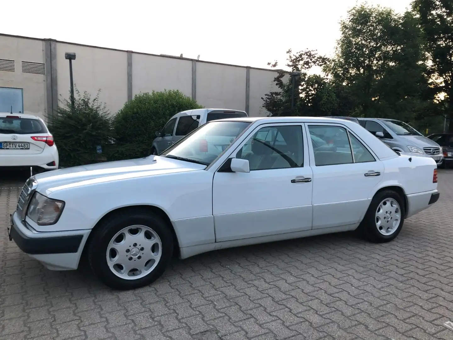 Mercedes-Benz E 250 *AUTOMATIK*SCHIEBEDACH*TOP Alb - 1