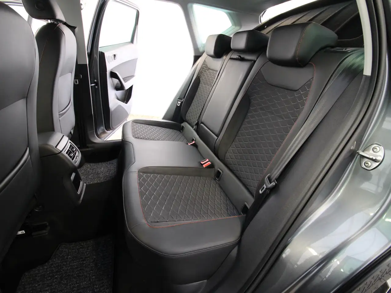SEAT Ateca 1.5 TSI FR NAVI+KAMERA+LED+ACC 11