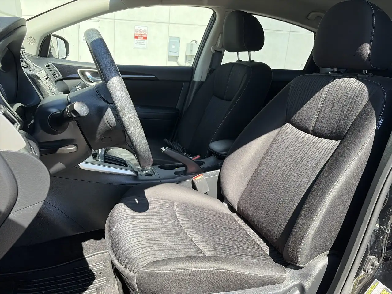 Nissan Sentra снимка Nissan Sentra