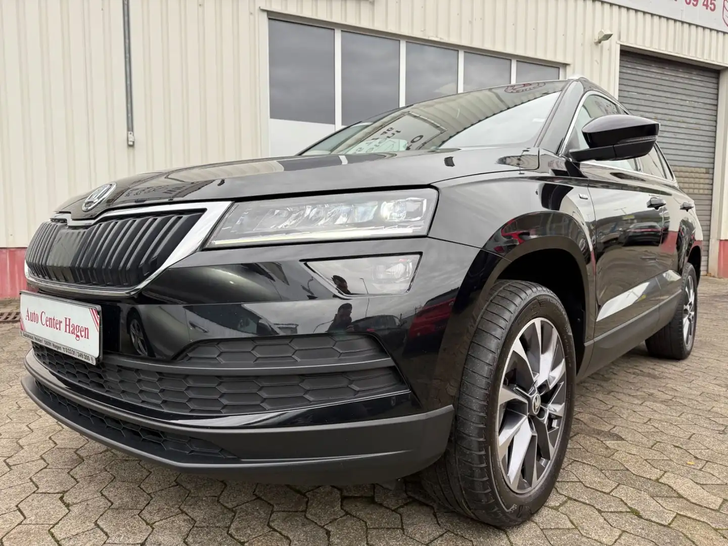 Skoda Karoq 1.0 TSI 85kW116PS Drive125/LED/SHZ/CarPlay Schwarz - 1