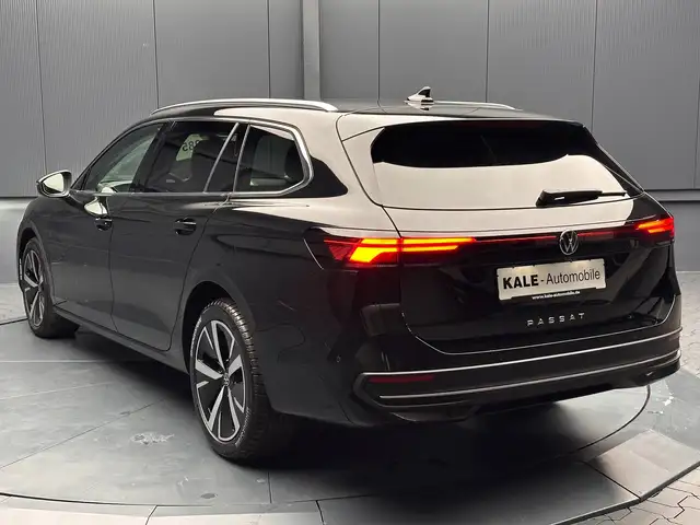 Volkswagen Passat view 3