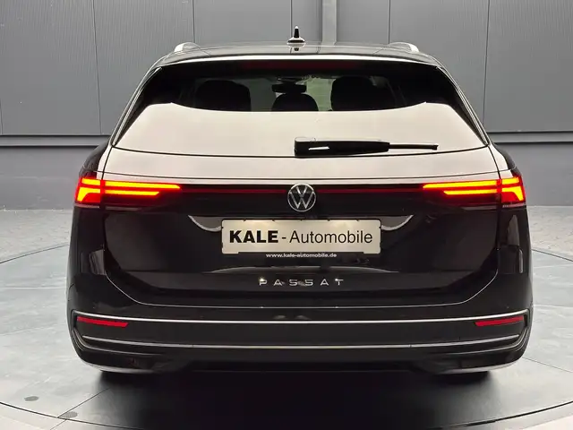 Volkswagen Passat view 4