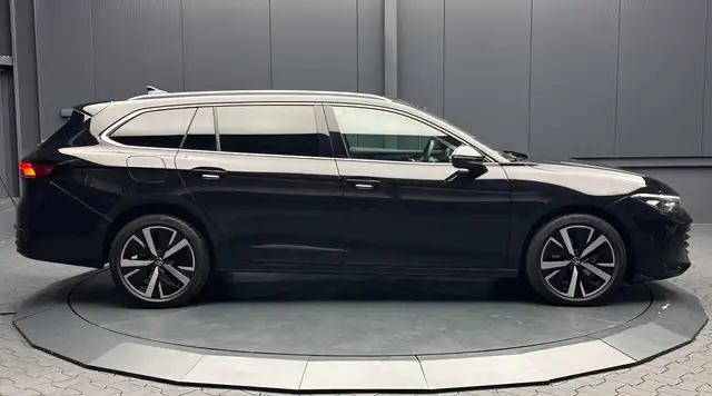 Volkswagen Passat view 6