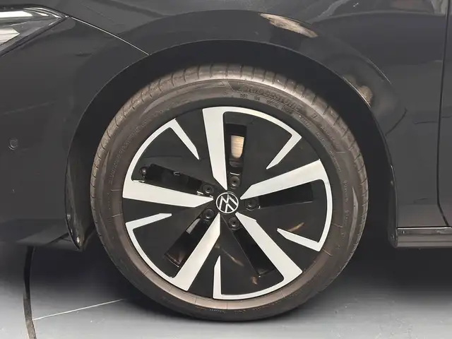 Volkswagen Passat view 9