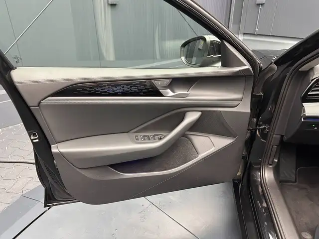 Volkswagen Passat view 14