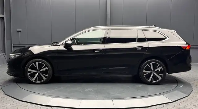 Volkswagen Passat view 2