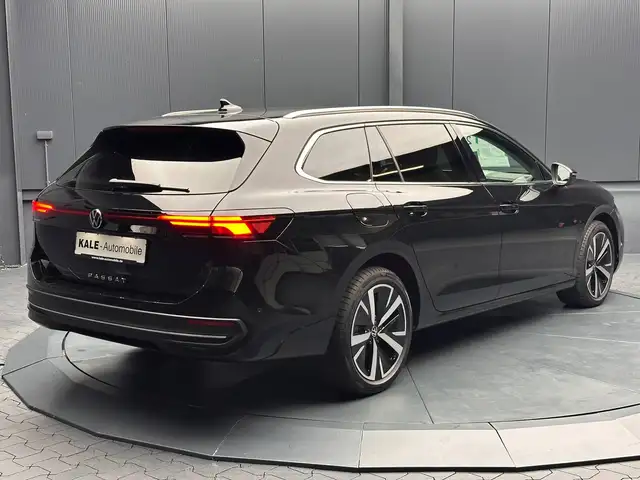 Volkswagen Passat view 5