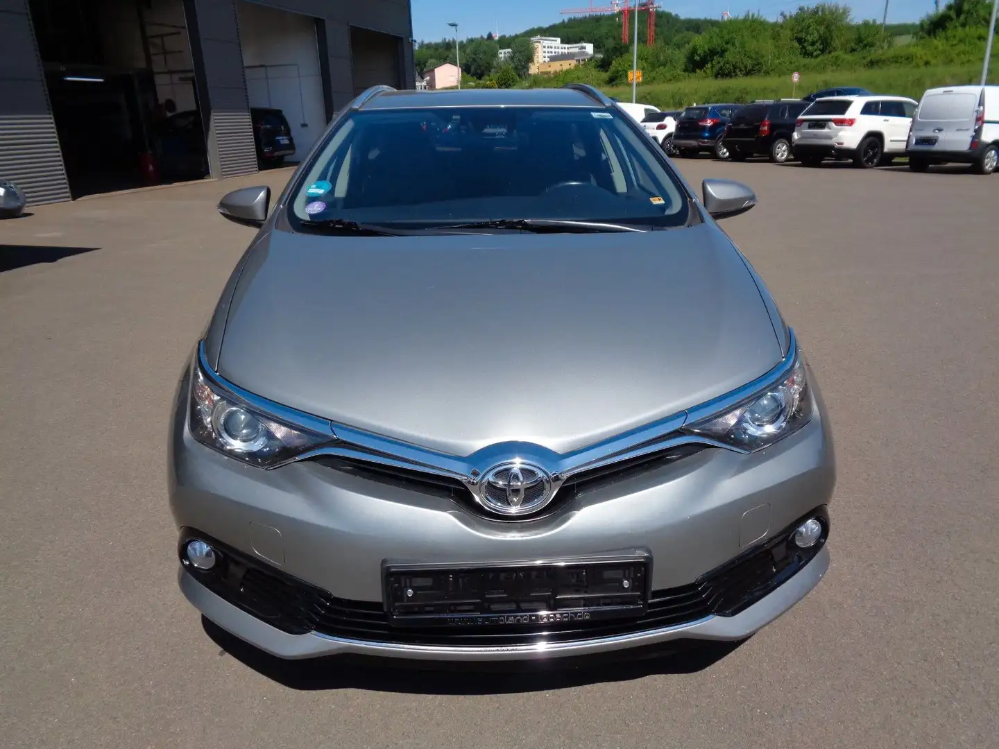 Toyota Auris Touring Sports Edition-S+ Grau - 2