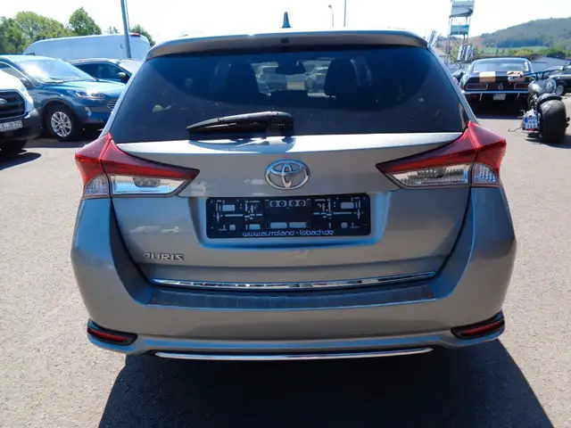 Toyota Auris view 5