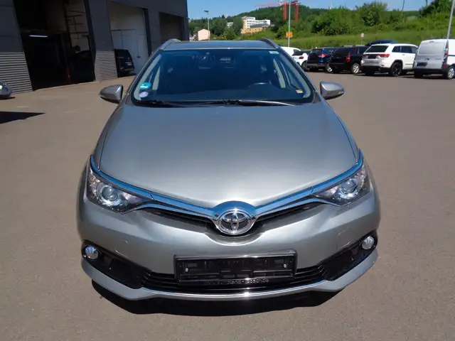 Toyota Auris view 2