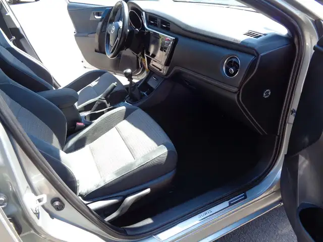 Toyota Auris view 10