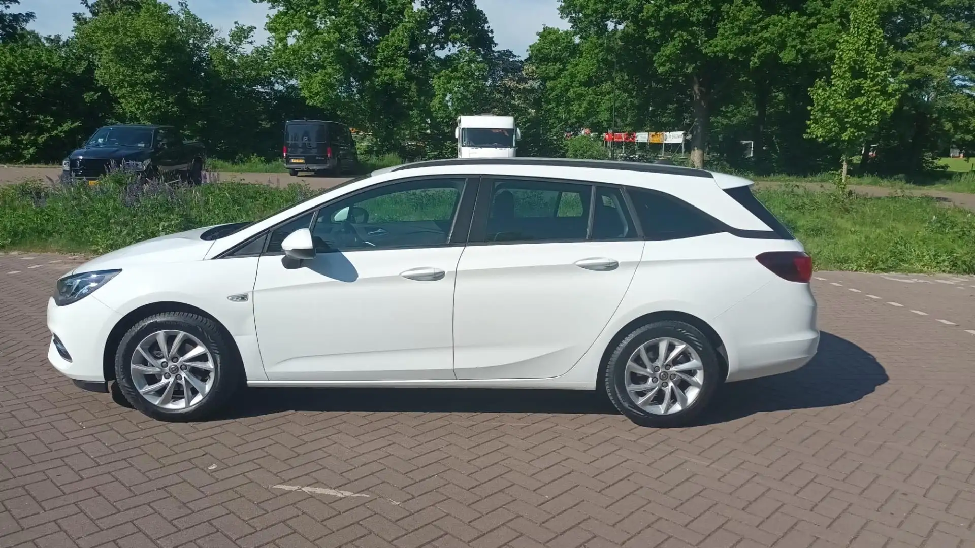 Opel Astra Sports Tourer 1.2 Clima,cruise,navi, PDC, 6 versne Wit - 2