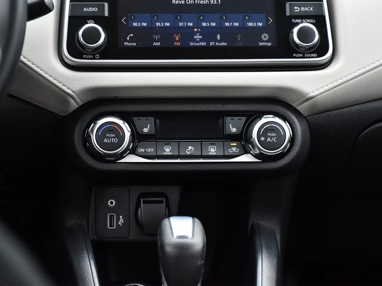 Nissan Versa снимка Nissan Versa