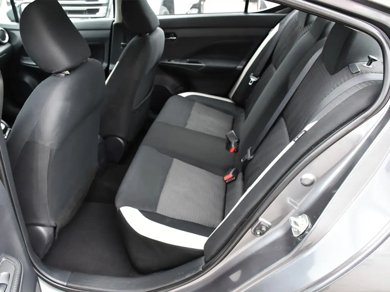 Nissan Versa снимка Nissan Versa