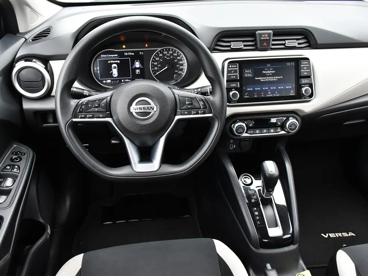 Nissan Versa снимка Nissan Versa