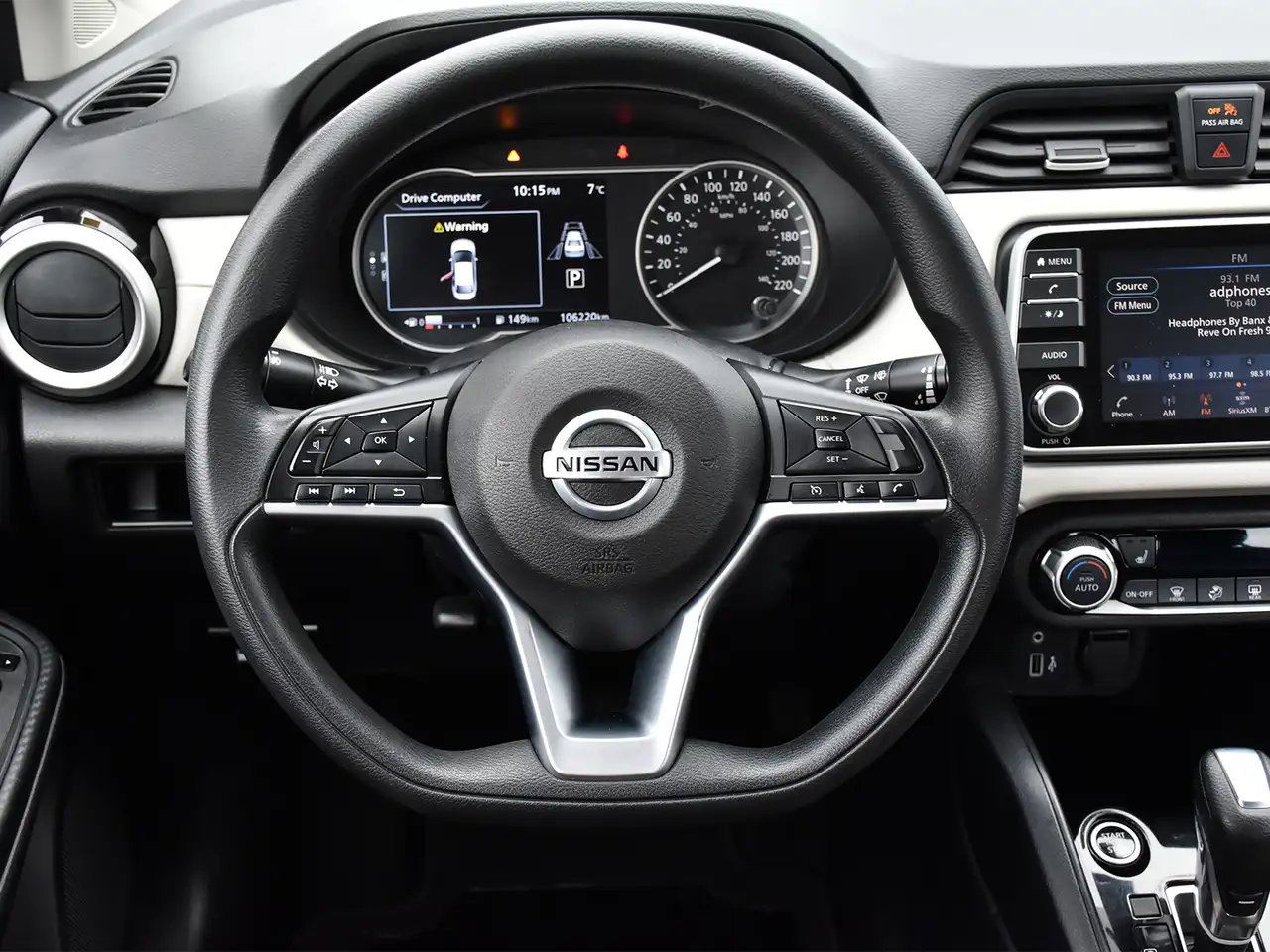 Nissan Versa снимка Nissan Versa