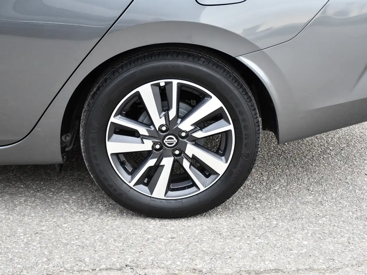 Nissan Versa снимка Nissan Versa