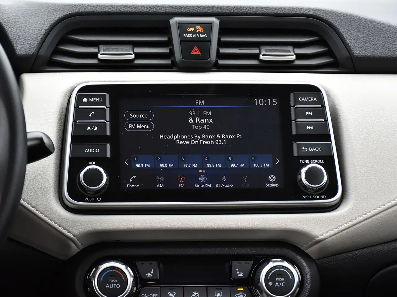 Nissan Versa снимка Nissan Versa