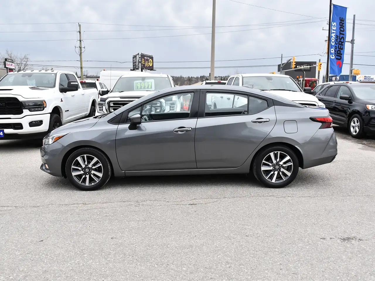 Nissan Versa снимка Nissan Versa
