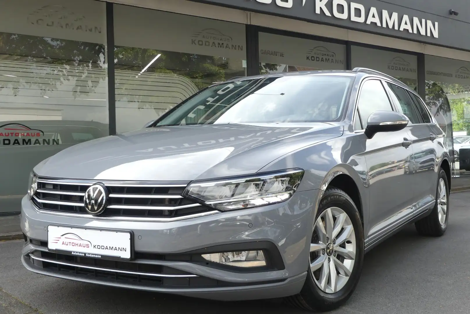 Volkswagen Passat Variant Business 2.0TDI*ACC*CAM*LED*AHK* Grau - 1