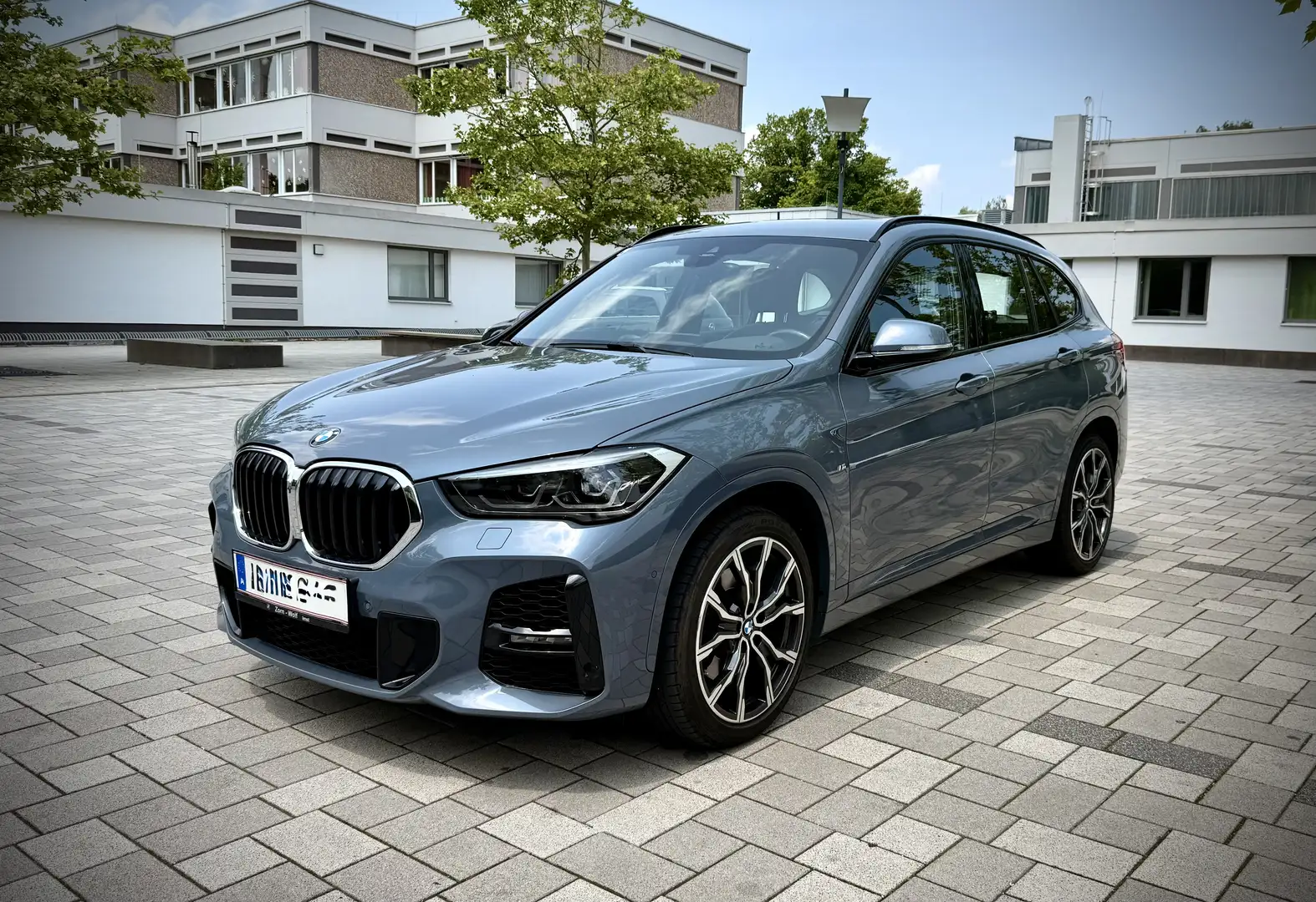 BMW X1 xDrive 20d M Sport Aut. Blau - 1