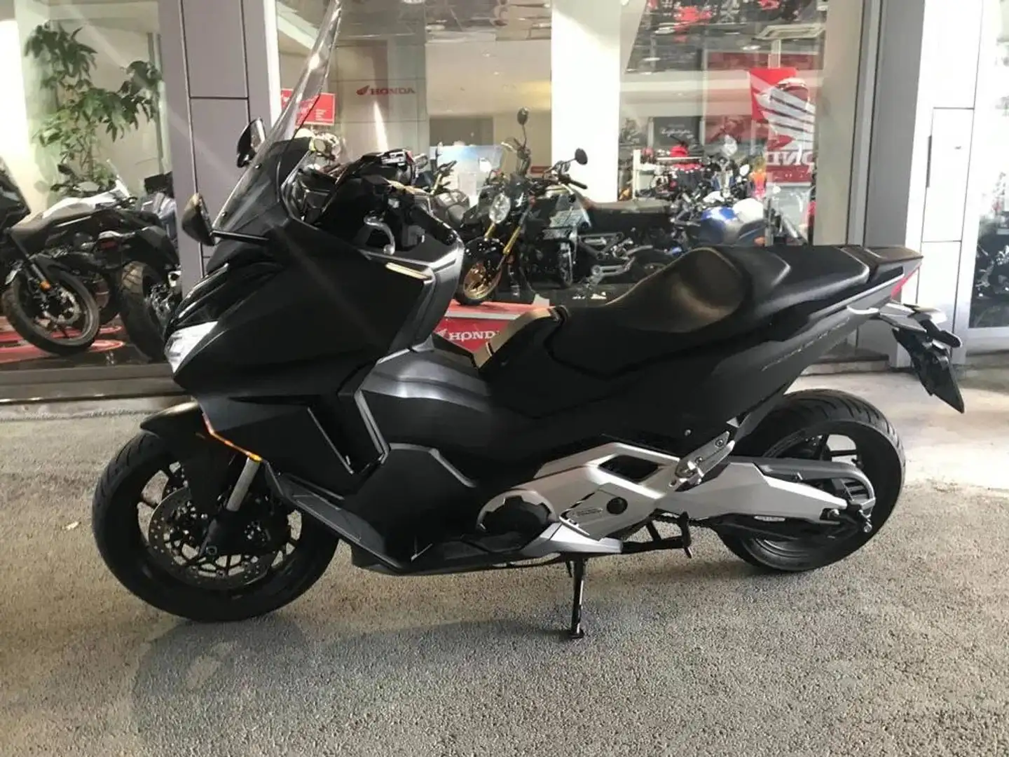 Honda Forza 750 Nero - 2