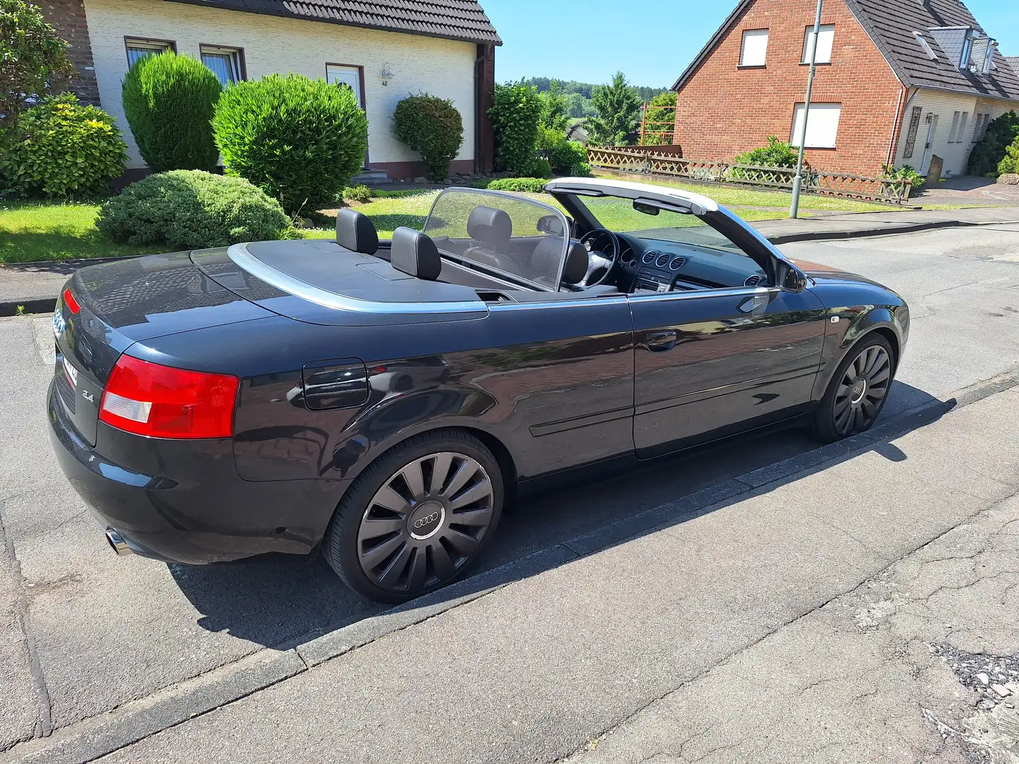 Audi A4 A4 Cabriolet 2.4 Schwarz - 1