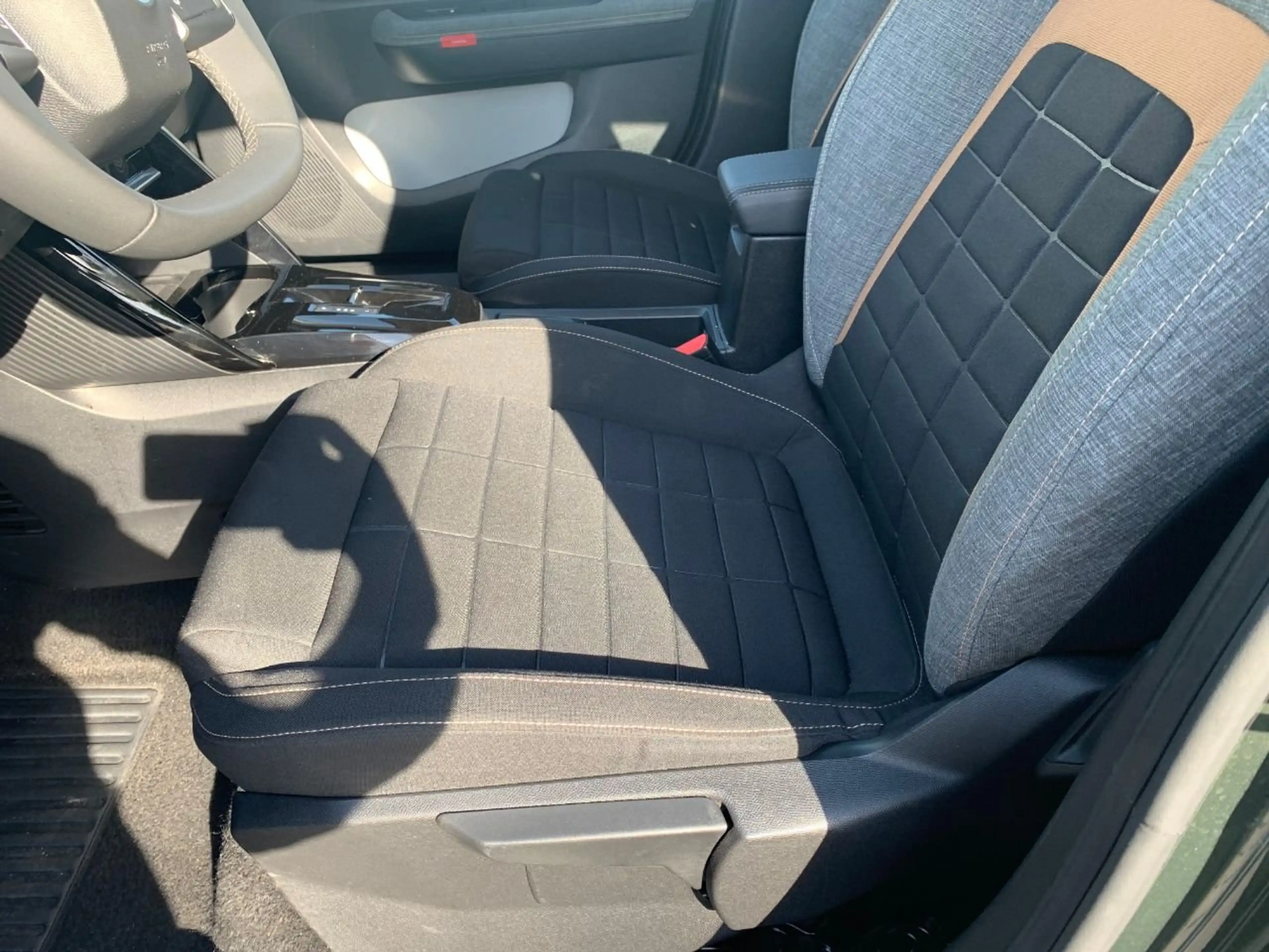 Citroen C3 Aircross Hybrid 145 PLUS — photo 10