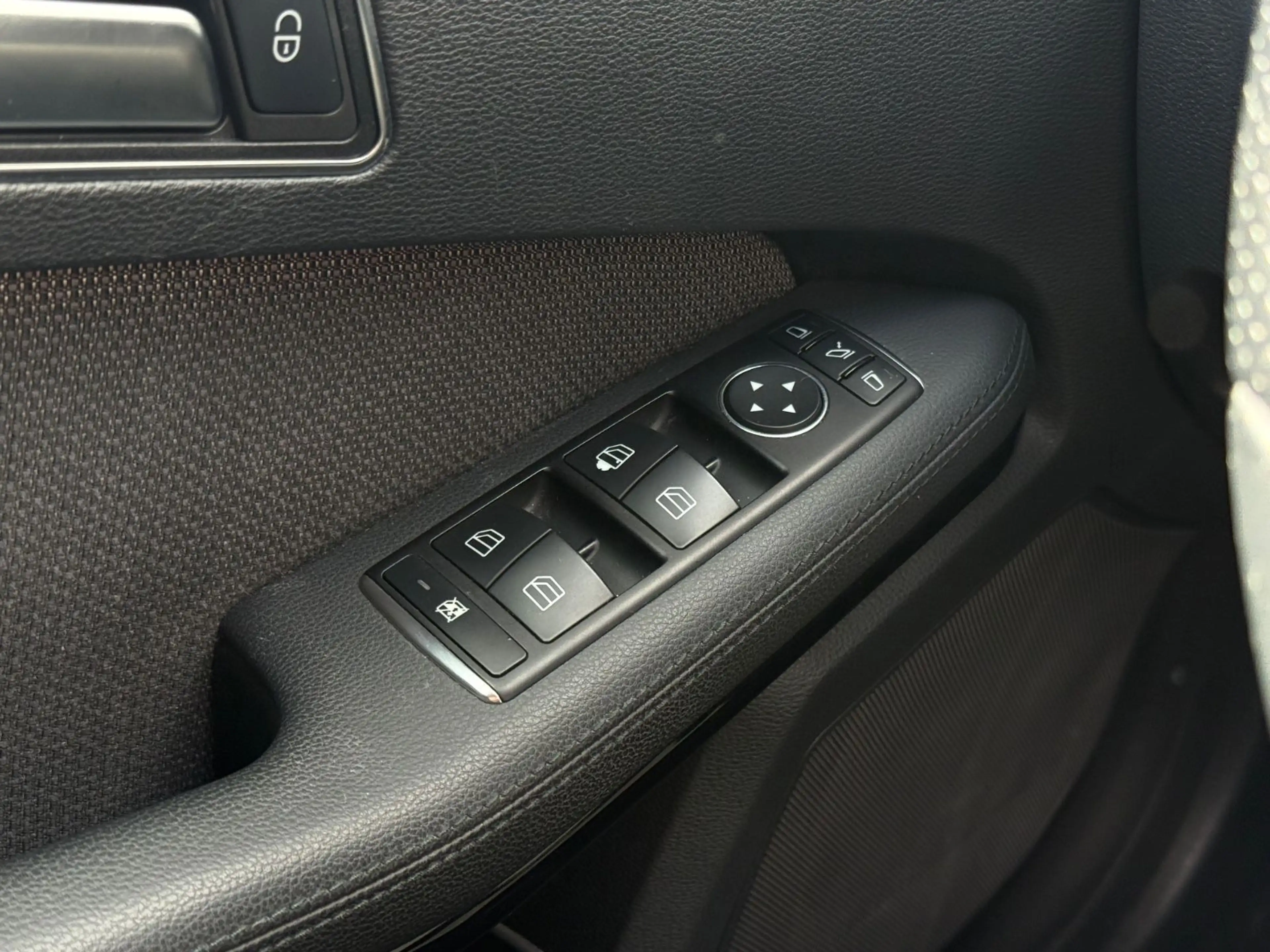 Mercedes-Benz E 200 E Limousine BlueEff. *AMBIENTE*TEMP*SH — photo 26