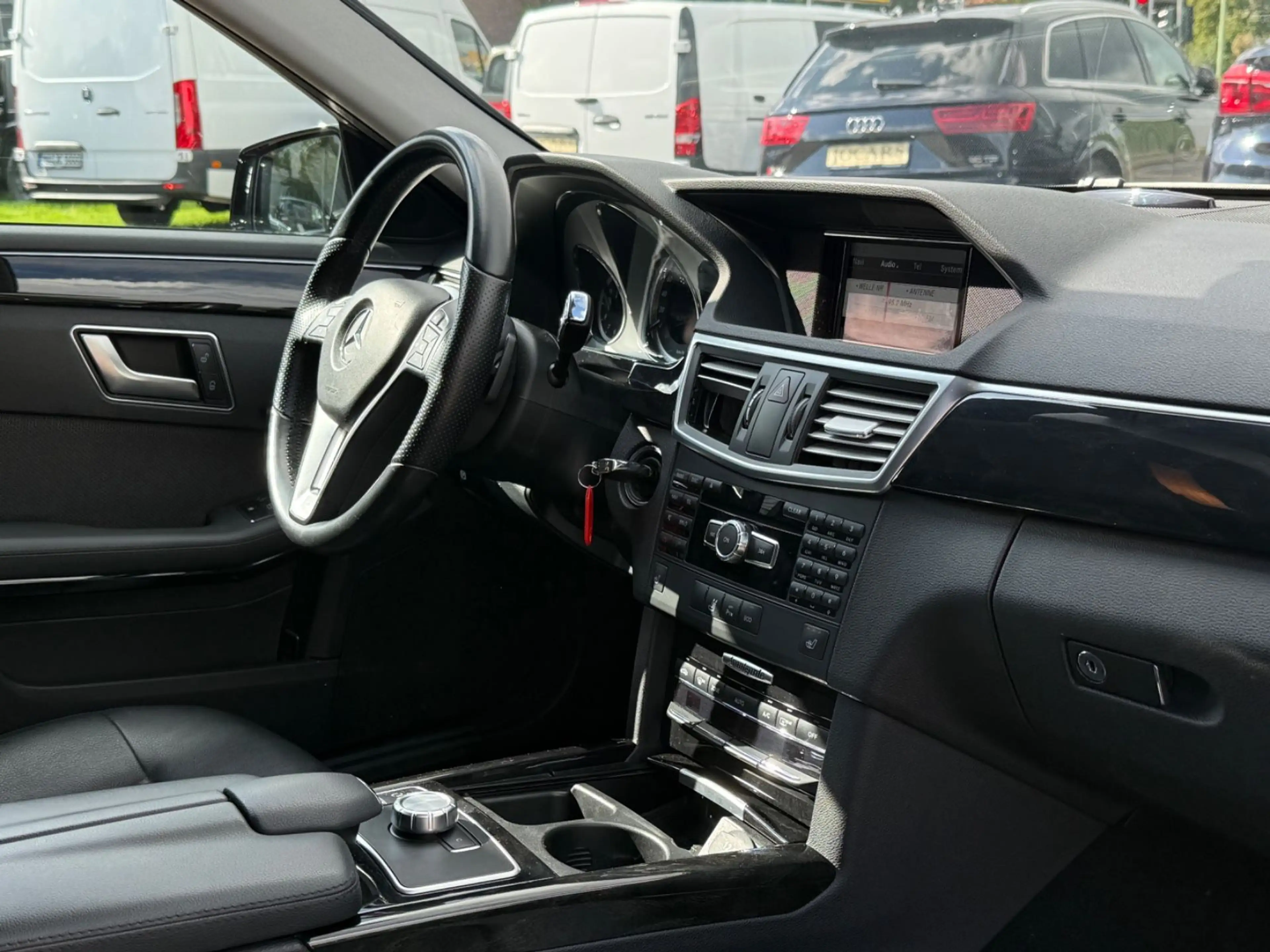 Mercedes-Benz E 200 E Limousine BlueEff. *AMBIENTE*TEMP*SH — photo 11