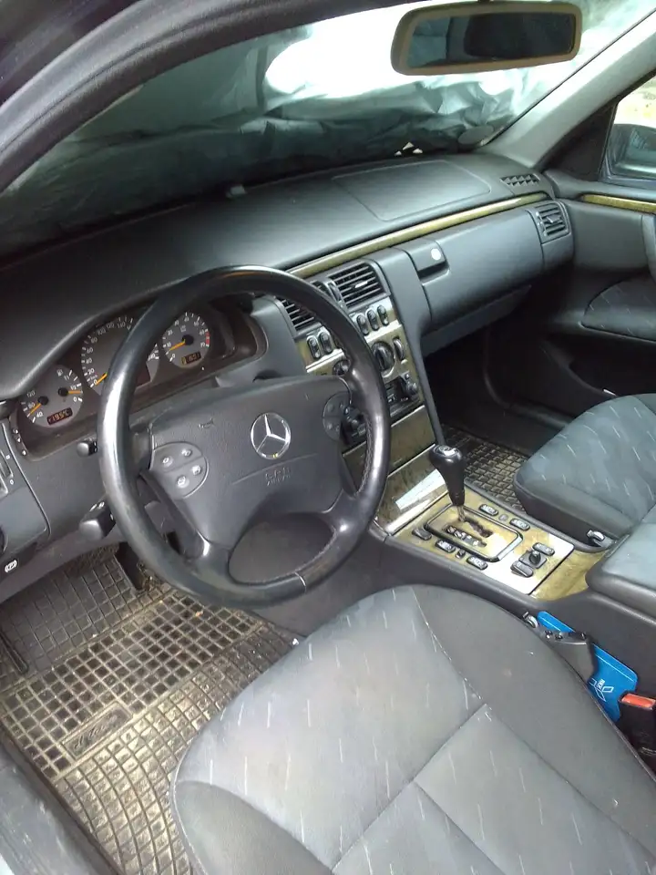 Mercedes-Benz E 240 Avantgarde, foto 5