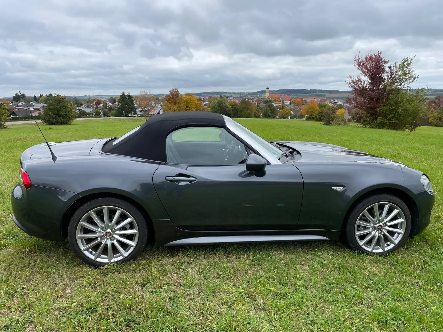 Fiat 124 Spider 124 Spider 1.4 MultiAir Turbo Lusso Grau - 1