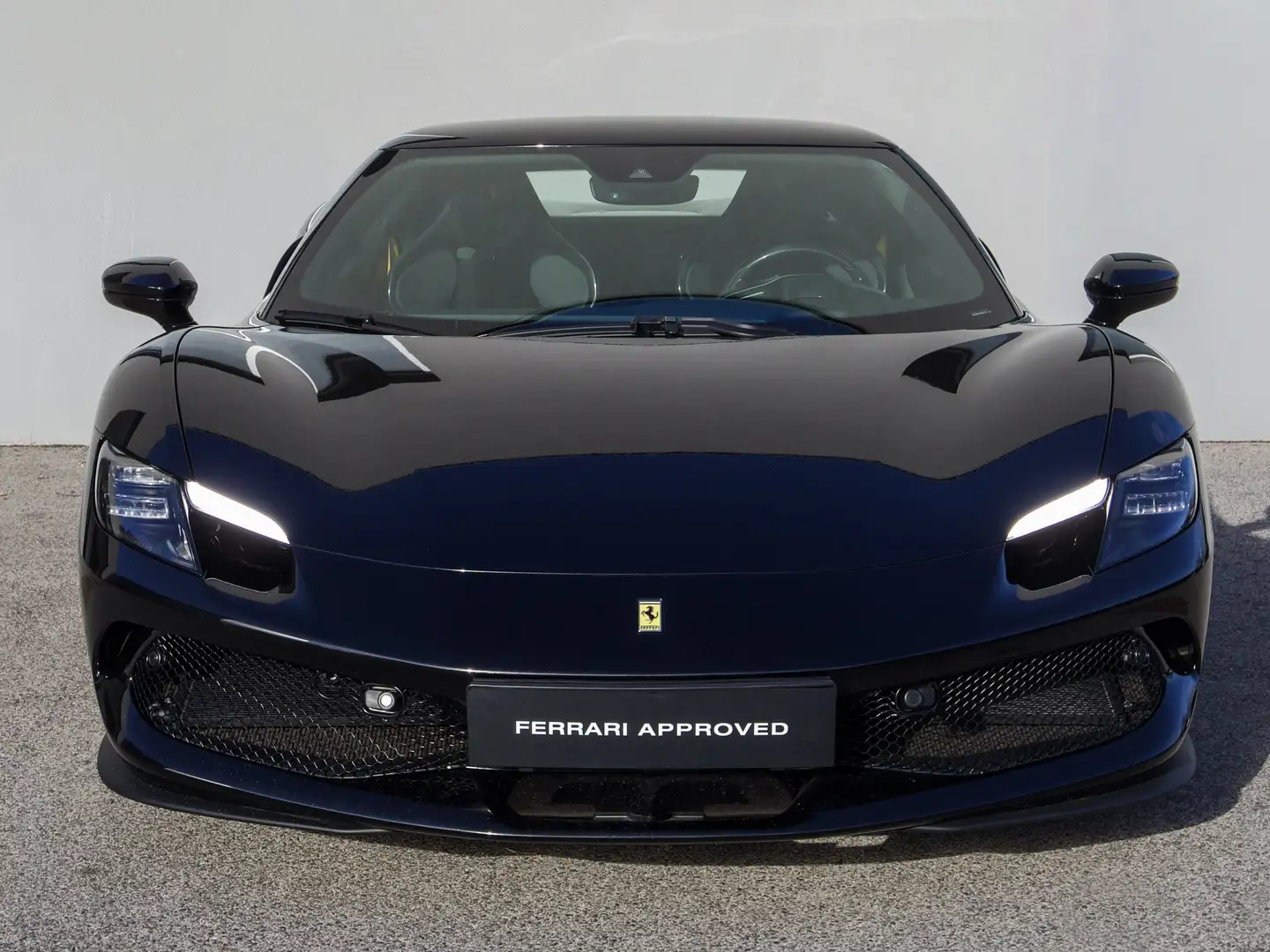 Ferrari 296 GTB Schwarz - 2