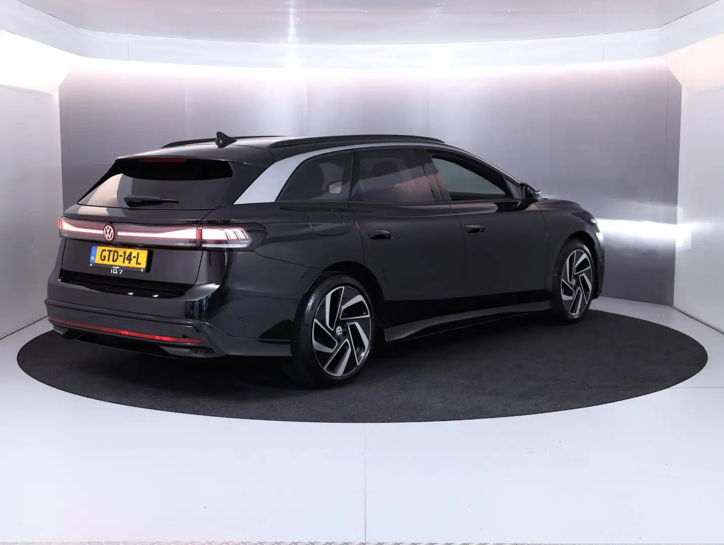 Volkswagen ID.7 Tourer Pro Business 77 kWh 286pk|Pano.dak| 20'LM-v Zwart - 2