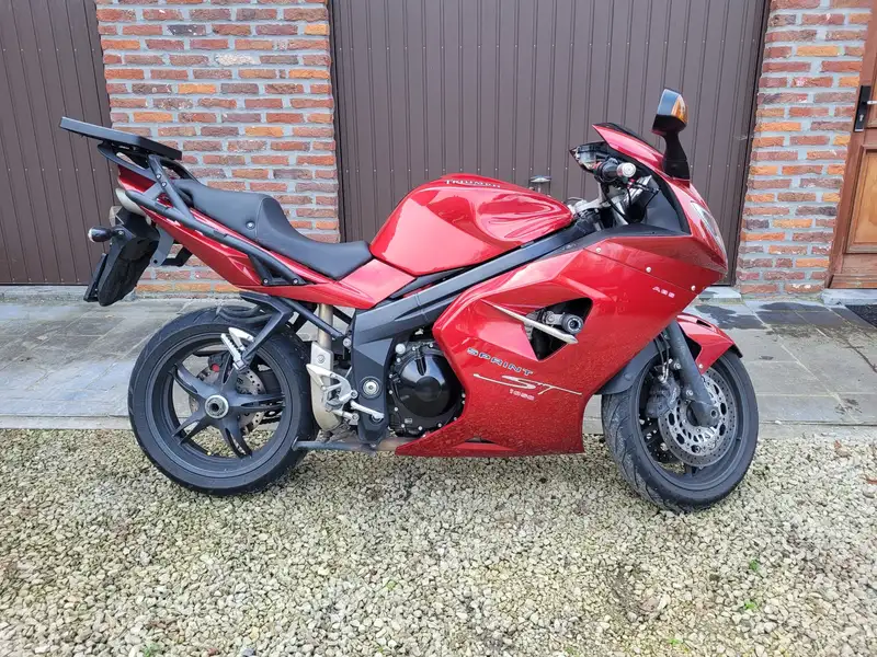 Triumph Sprint ST - foto 6