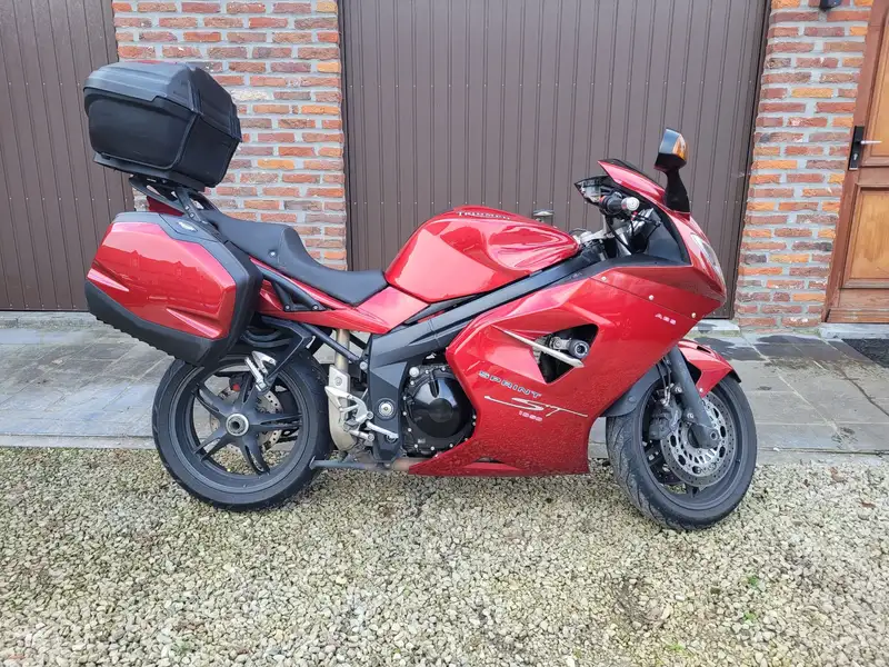 Triumph Sprint ST - foto 2
