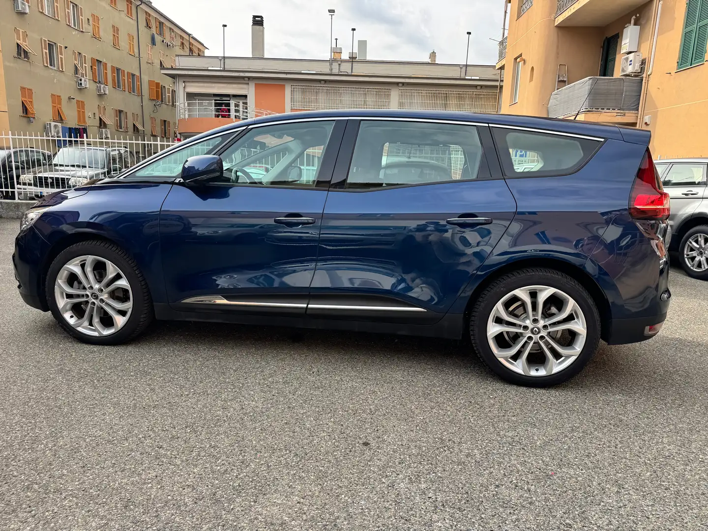 Renault Grand Scenic 1.7 blue dci Initiale Paris 120cv edc cerchi 20" Blau - 1