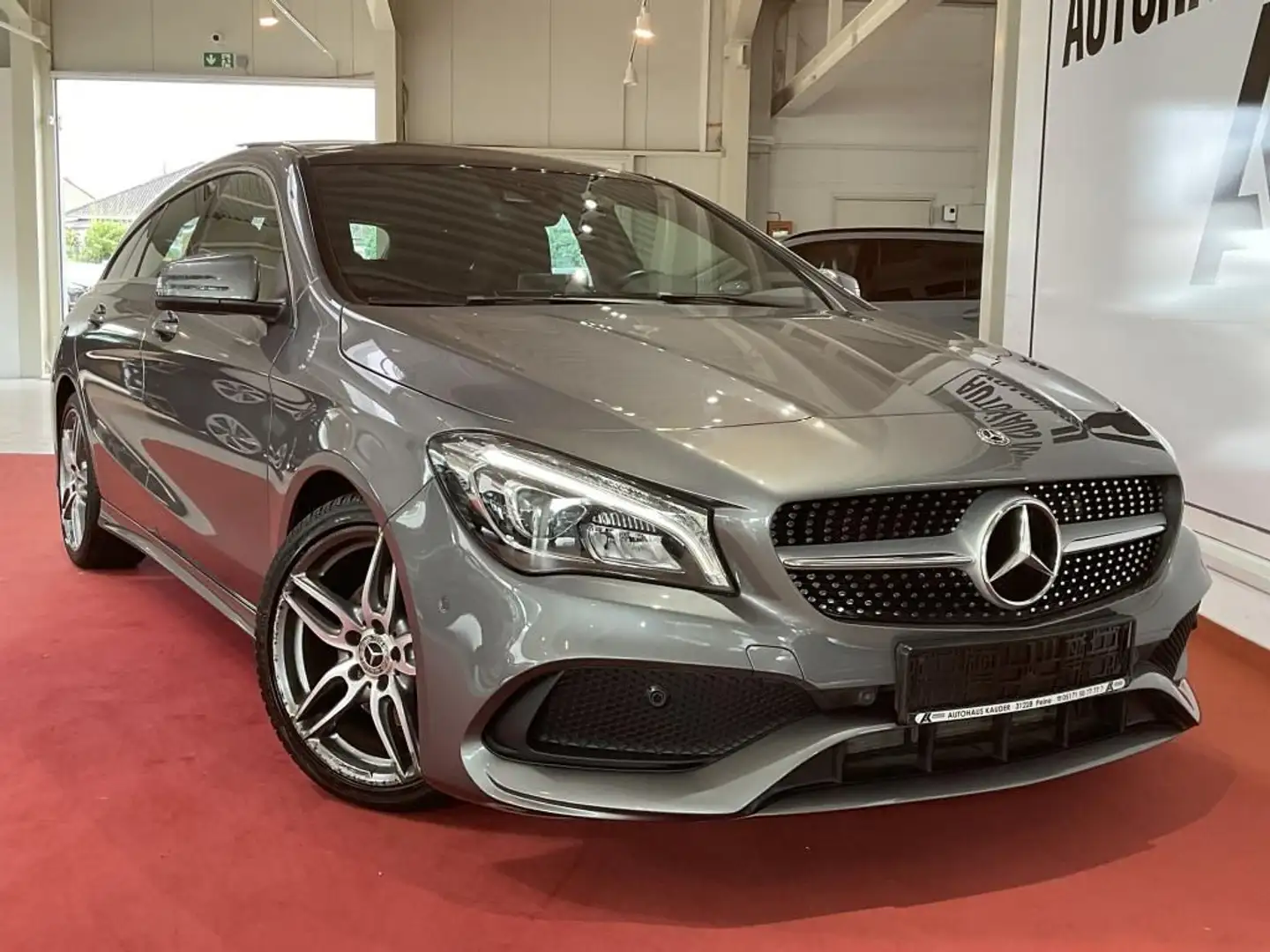 Mercedes-Benz CLA 200 7G AMG Line*Navi*Pano Grau - 2