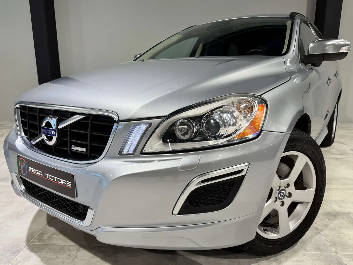 Volvo XC60 2.0D 163CV R-DESiGN\  FULL CARNET VOLVO Gris - 1