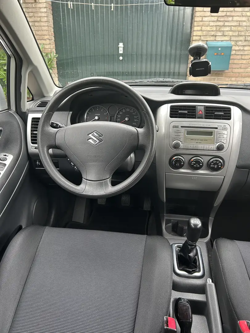 Suzuki Liana 1.6 Exclusive Gris - 2