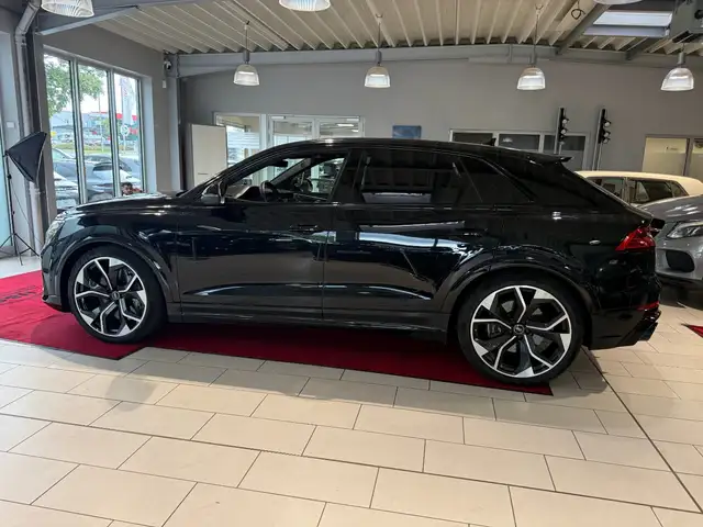 Audi RSQ8 view 4