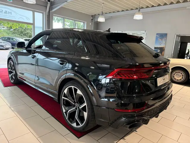 Audi RSQ8 view 9