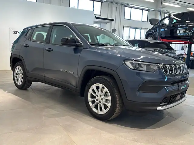 Jeep Compass view 3