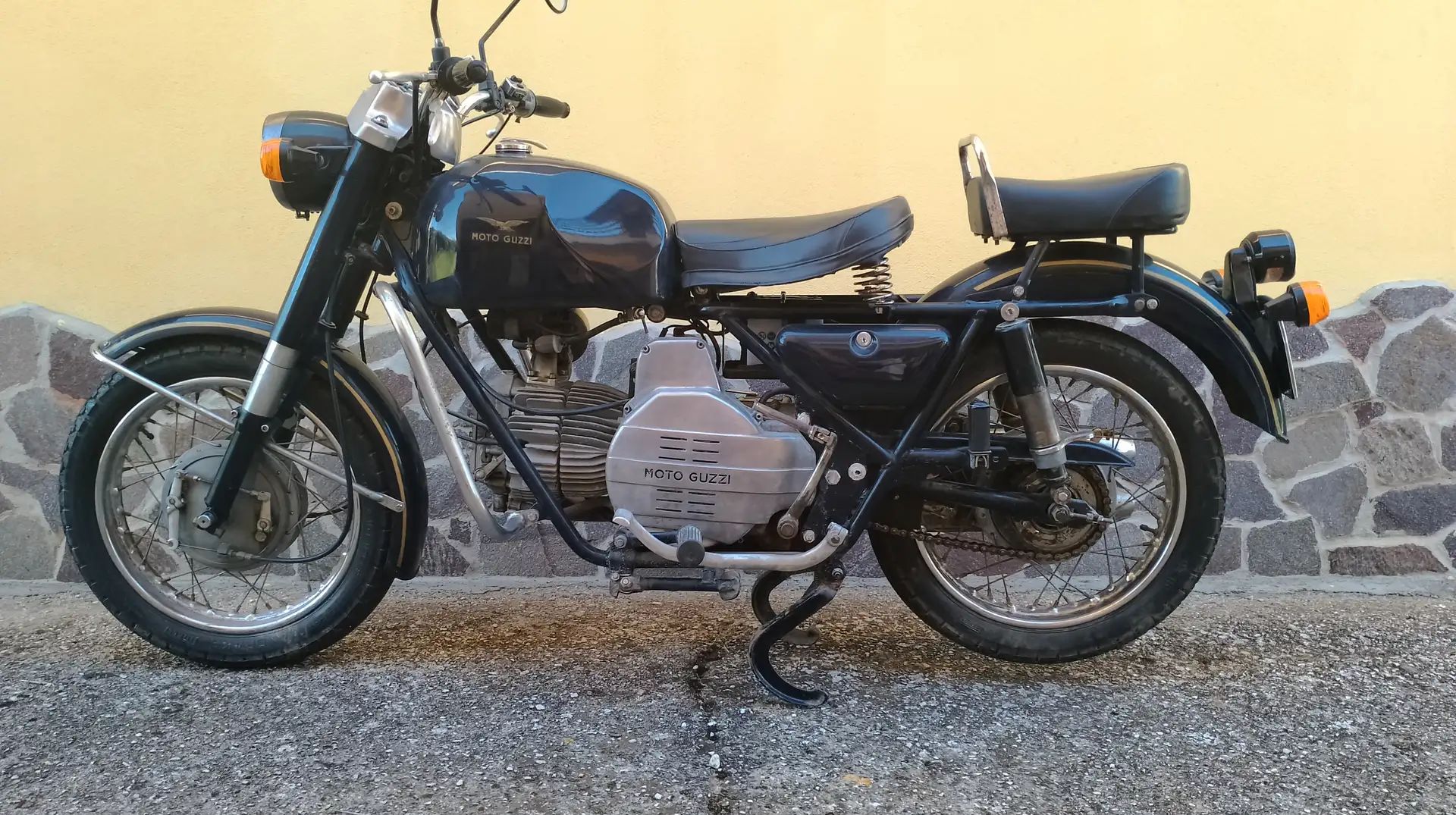 Moto Guzzi Nuovo Falcone 500 Negro - 1
