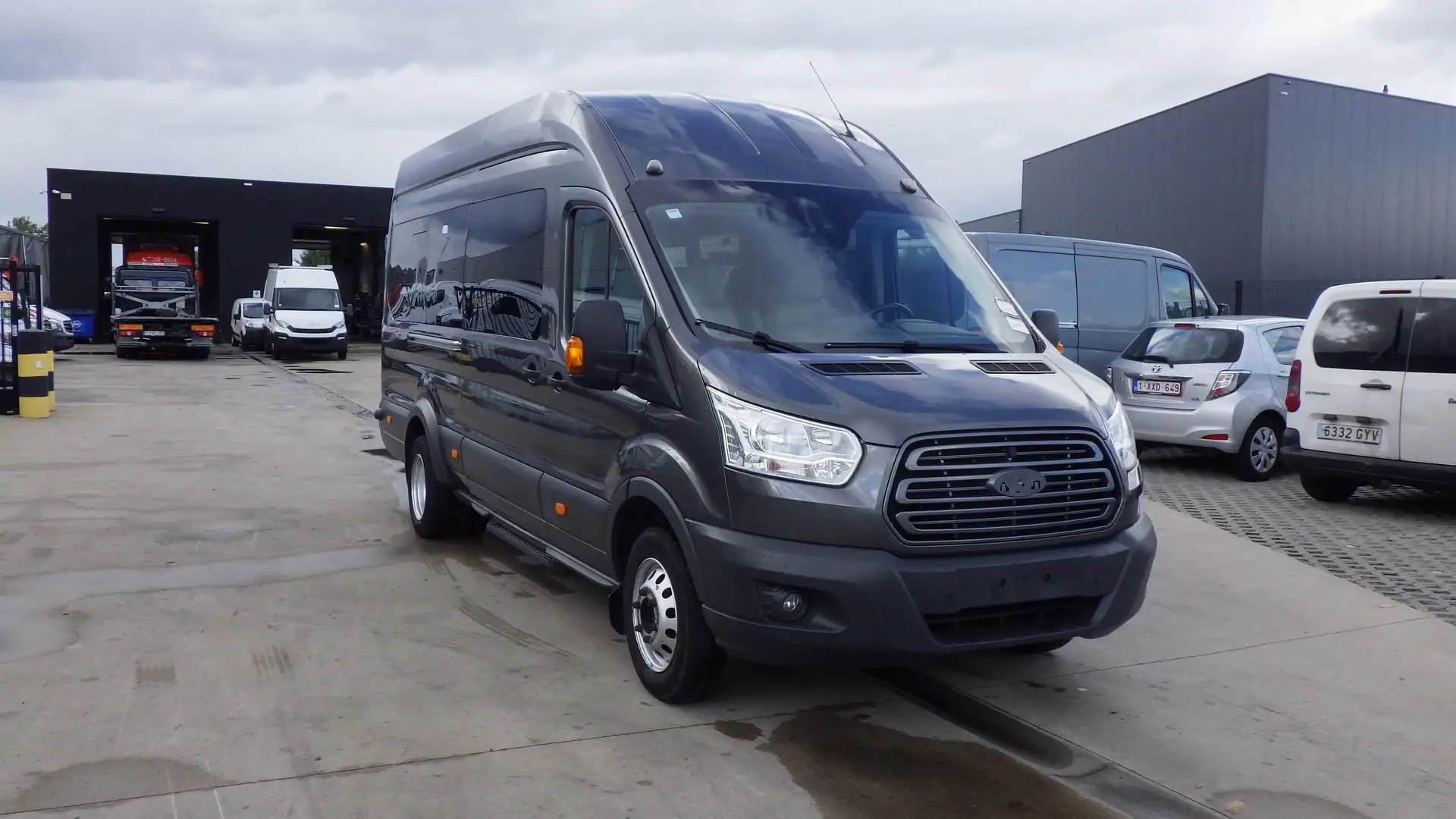 Ford Transit ( Stock ID 38620) Negro - 1